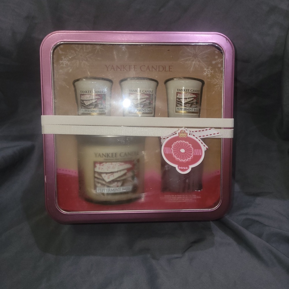 Yankee Candle Peppermint Bark Candle Votive Holder Gift Set Tin Nwt